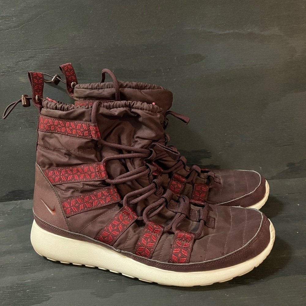 Nike Roshe Run Hi Womens Size 11 Sneaker Boot Ankle Boots Maroon 615968-601